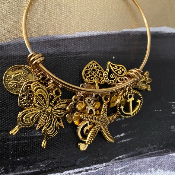 18 Charms Custom Make Bracelet - Picture 4 of 13